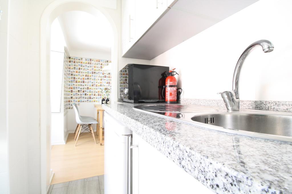 Bairro Alto In A Polaroid - Party In Lisbon Apartment Exterior photo